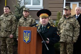 Stepan Poltorak during transmission of orders for housing