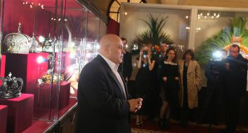 Exhibition "Crowns of the world"