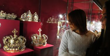 Exhibition "Crowns of the world"
