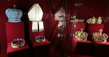 Exhibition "Crowns of the world"