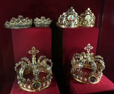 Exhibition "Crowns of the world"