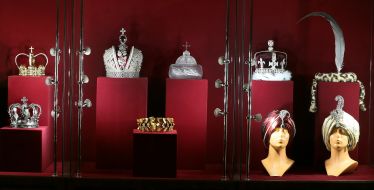 Exhibition "Crowns of the world"