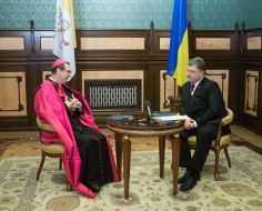 Petr Poroshenko and Claudio Gugerotti