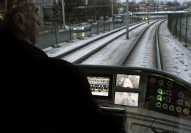 Машинист нового трамвая "Электрон"