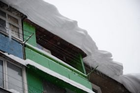 Снег на крыше