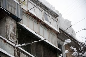 Снег на крыше