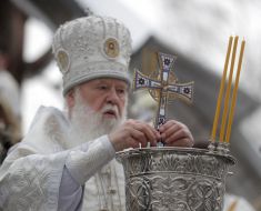 Filaret consecrates the water 