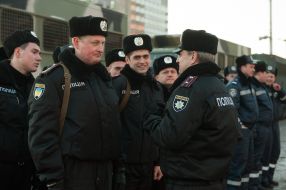 Police officers during a solemn divorce