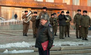 Police officers during a solemn divorce