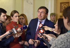 Юрій Луценко відповідає на запитання журналістів