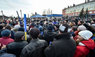 Petro Poroshenko meeting with residents of Rivne