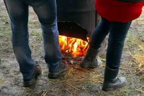 Люди сушат ноги