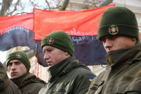 Пикетирование здания мэрии