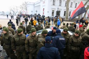 Пикетирование здания мэрии