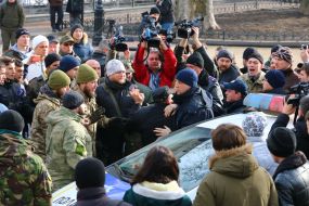 Пикетирование здания мэрии