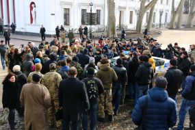Пикетирование здания мэрии