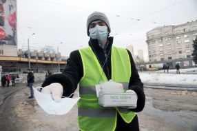 Man gives passers-mask