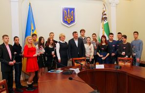 Presentation of certificates in the form of ID-card