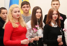 Presentation of certificates in the form of ID-card