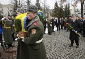 Возложение цветов в память о погибших в Афганистане украинцах