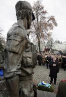 Возложение цветов в память о погибших в Афганистане украинцах