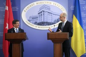 Арсеній Яценюк і Ахмет Давутоглу