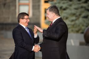Петро Порошенко та Ахмет Давутоглу