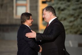Петро Порошенко та Ахмет Давутоглу