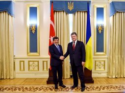 Петро Порошенко та Ахмет Давутоглу