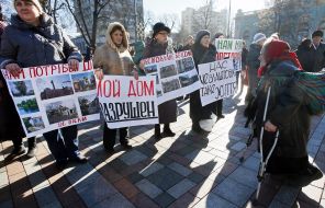 Учасники акції "Нам потрібен будинок!" 