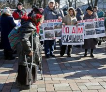 Учасники акції "Нам потрібен будинок!" 