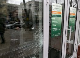 Broken glass in the "Sberbank of Russia"