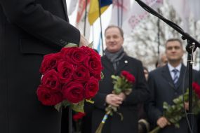 People honored memory of the fallen Heroes of the Heavenly Hundred