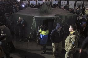 Активісти встановили намет