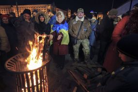 Активісти встановили намет