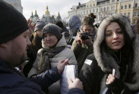 Митинг в поддержку полицейского Сергея Олейника
