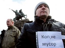 Митинг в поддержку полицейского Сергея Олейника