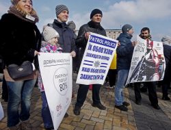 Митинг в поддержку полицейского Сергея Олейника