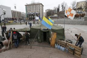 Намет на Майдані Незалежності