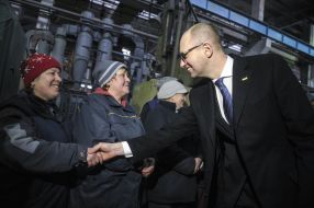 Arseniy Yatsenyuk visited the plant "Electrotyazhmash"