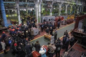 Arseniy Yatsenyuk visited the plant "Electrotyazhmash"