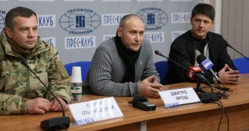 Sergei Ilnitskii, Dmitrii Yarosh and Andrei Sharaskin