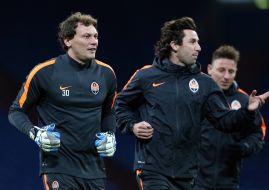 Andrey Pyatov and Dario Srna