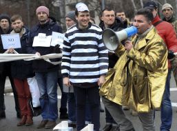 Участники акции возле АПУ