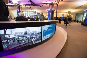 Члены украинской делегации дают интервью