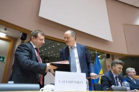 Vladimir Slishinsky and Klaus Welle