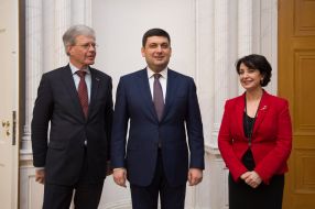 Anne Flierman, Vladimir Groisman and Khadija Arib