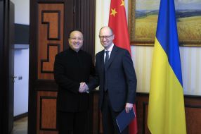 Arseniy Yatsenyuk and Sun Bay