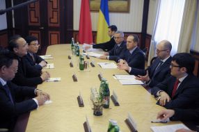 Arseniy Yatsenyuk and Sun Bay