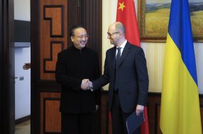Arseniy Yatsenyuk and Sun Bay